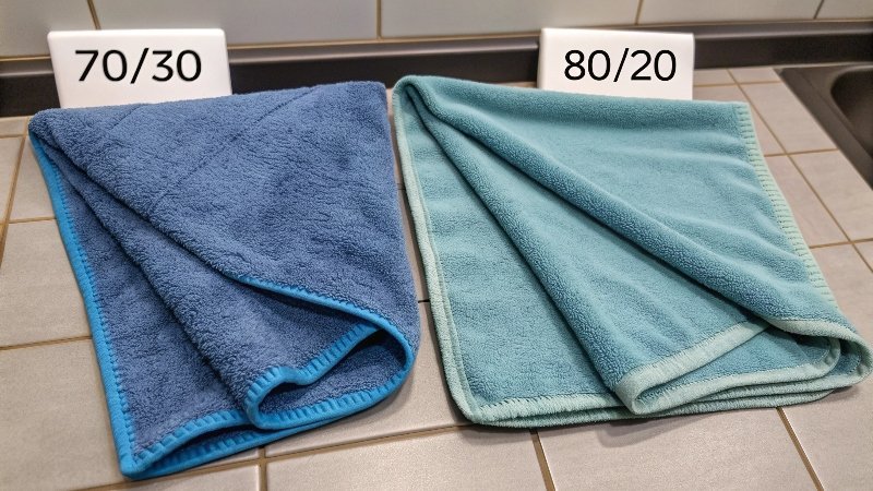 Eine Nahaufnahme, die die Textur eines Mikrofasertuchs zeigt