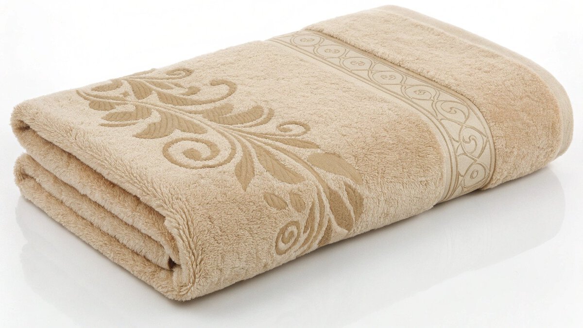 Towel Fabrics to Avoid A worn-out, pilling towel next to a